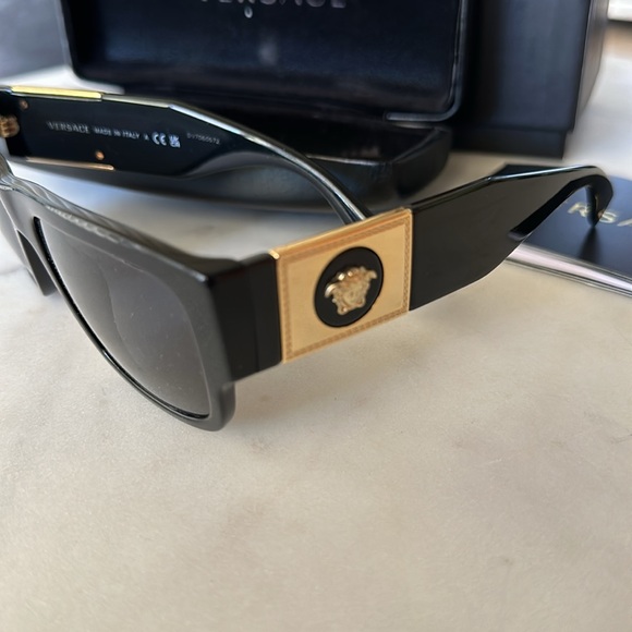 Authentic Men’s Versace Black Rectangle Sunglasses with Gold Tone Medallion - Picture 2 of 8